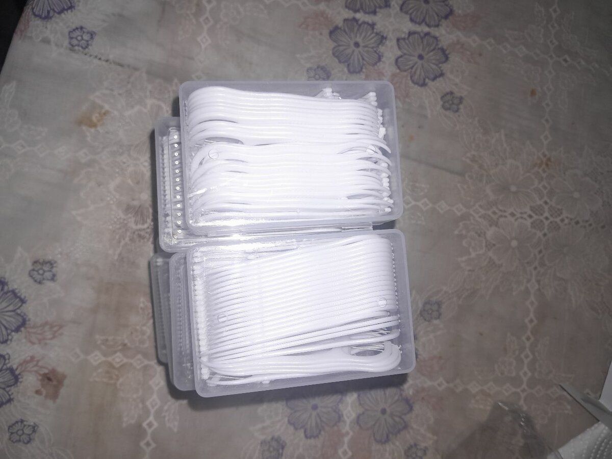 Fil dentaire avec cure-dents