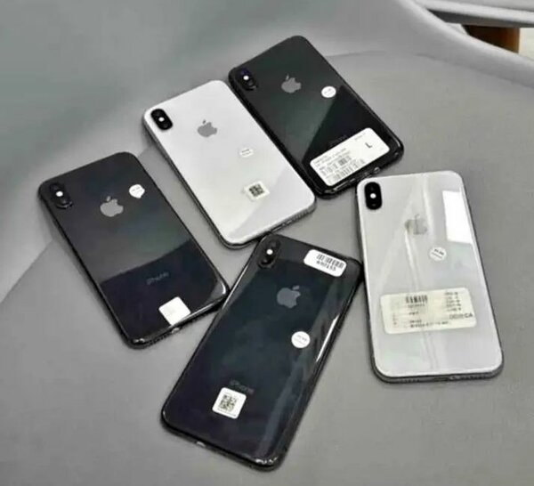 iPhone modèles variés débloqués