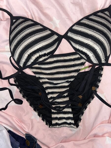 Bikini rayé noir et blanc