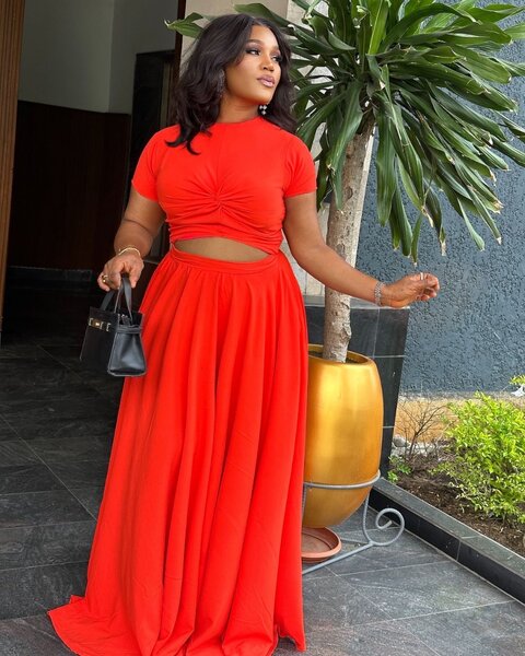 Robe longue rouge élégante