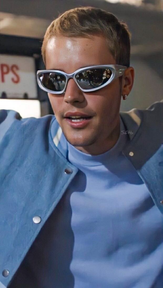 Lunettes de Soleil Futuristes