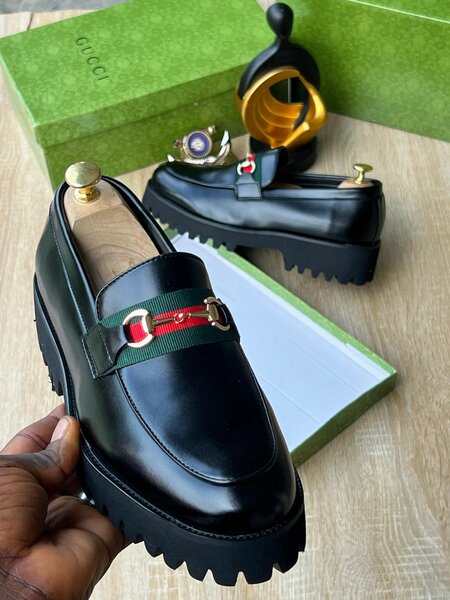 Mocassins en cuir noir élégants