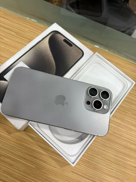 iphone 15 pro max 256g ESIM   Prix 520.000f  Numéro 07139995