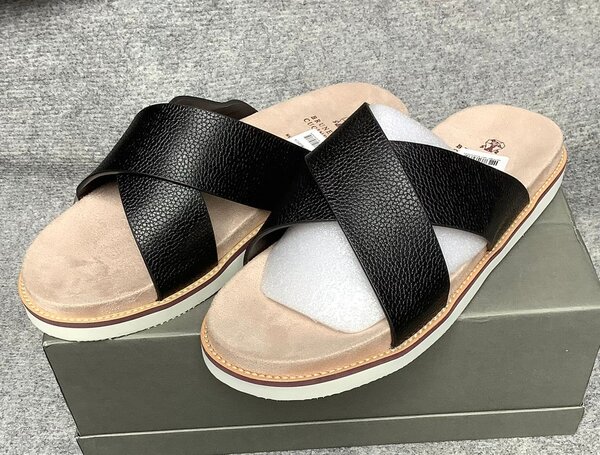 Sandales en cuir croisées