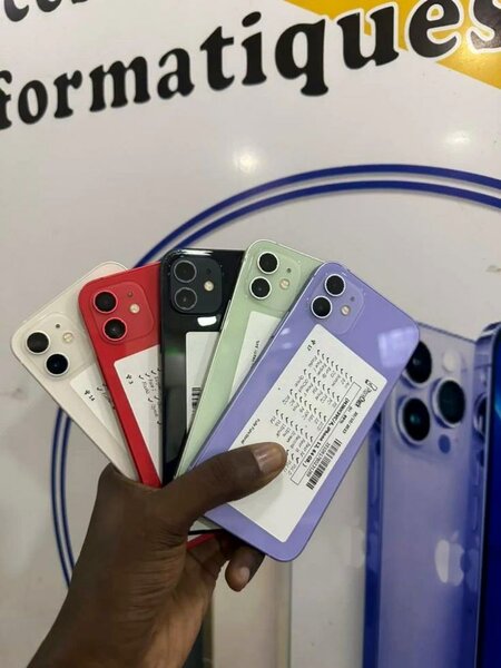 Smartphones 128 Go variés