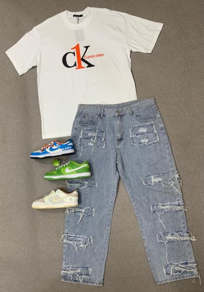 Jeans déchirés tendance