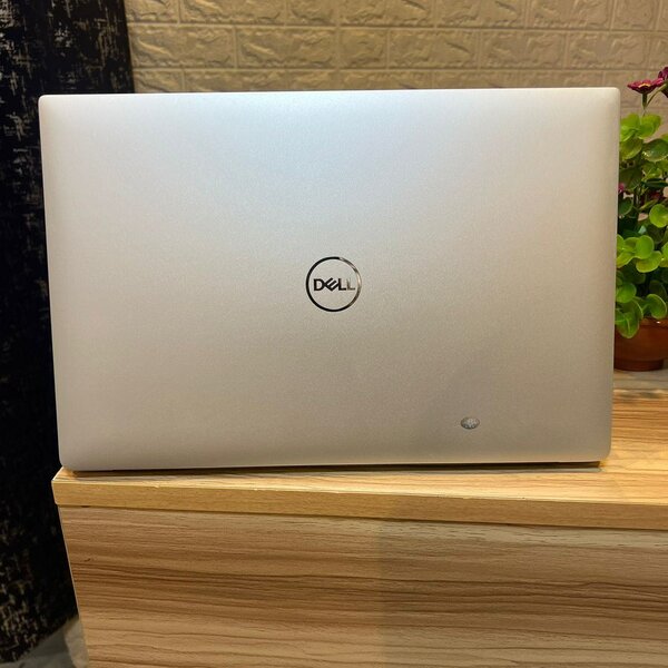Dell XPS 15 7590