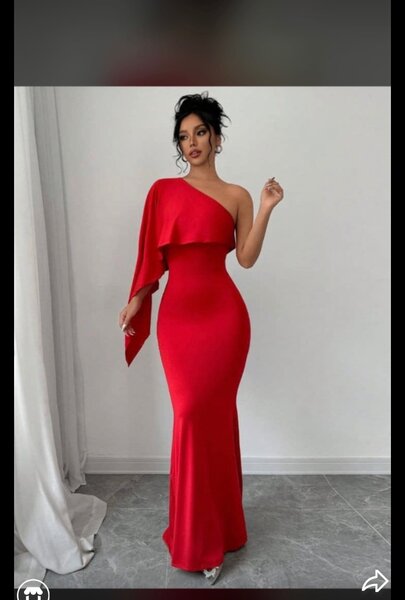 Robe élégante asymétrique rouge