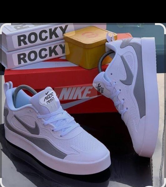 Baskets Nike Air Blanc Gris