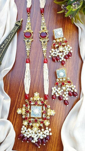 Ladies wedding set necklace and earrings