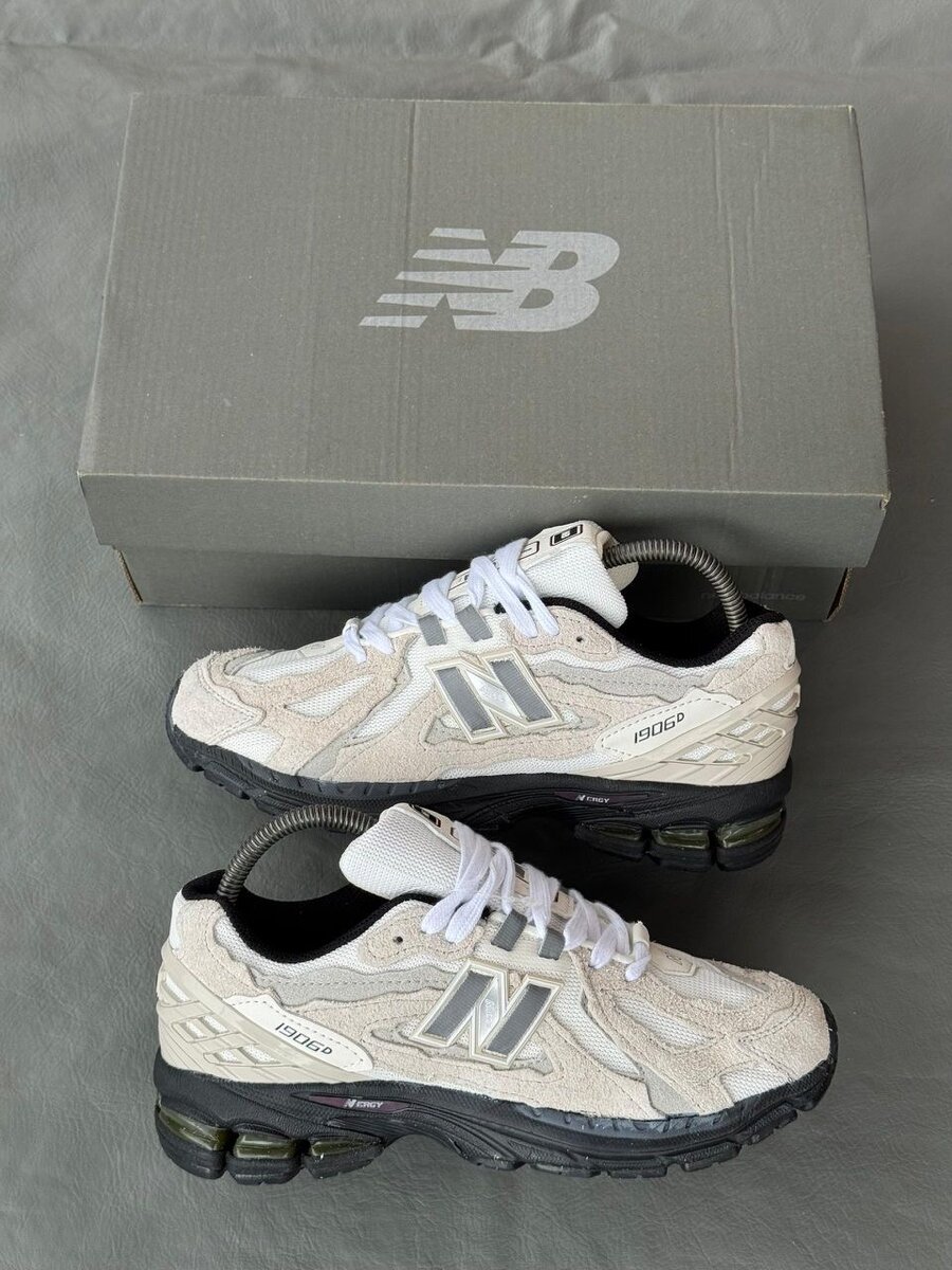New Balance Sneakers 1906