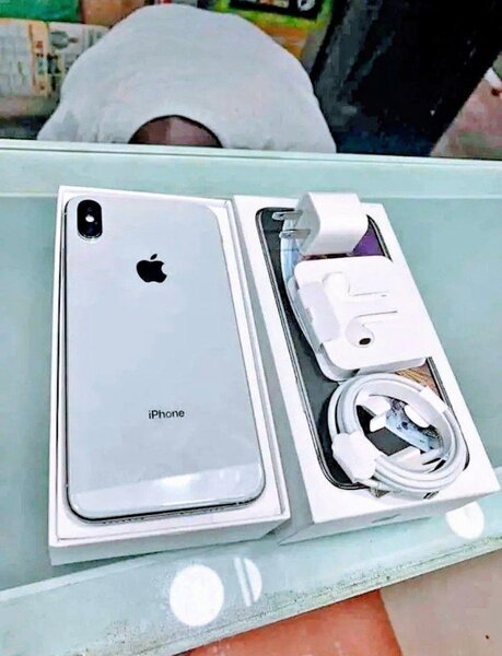 iPhone avec accessoires