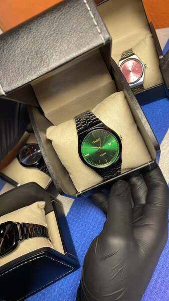 Montre noir cadran vert WR