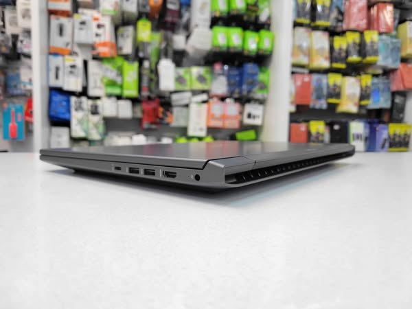 HP VICTUS 16t-r000 // 16.1-inch