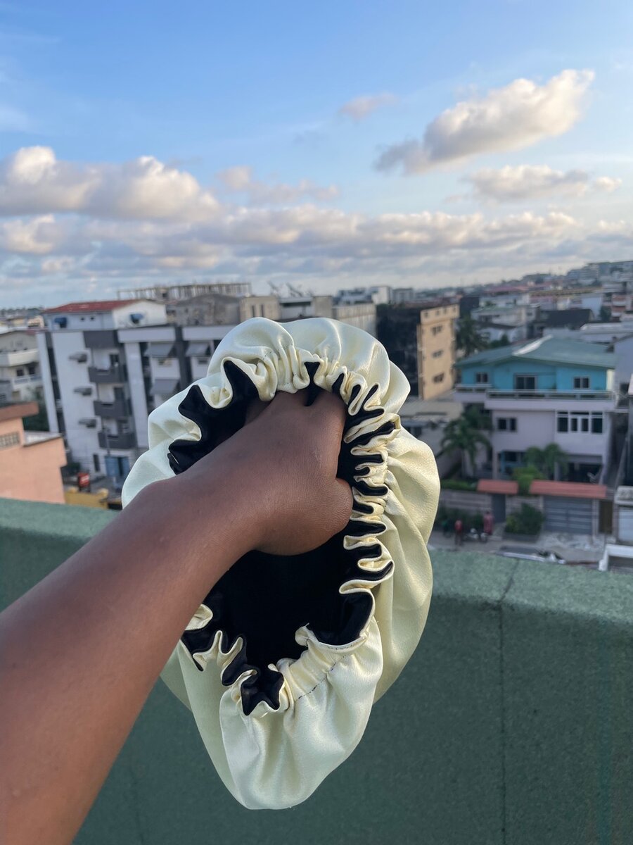 Bonnet en satin double face