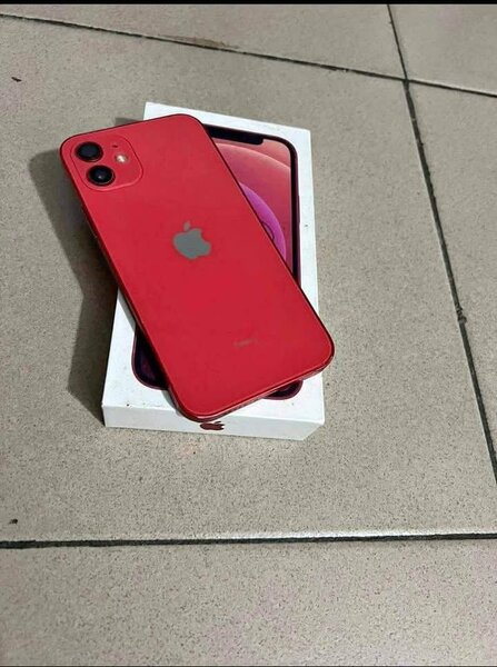 iPhone 12 simple Rouge Neuf