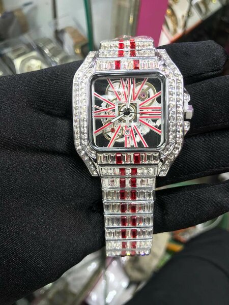 Montre de luxe diamantée acier