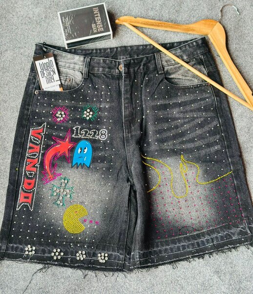 Short en jean décoratif