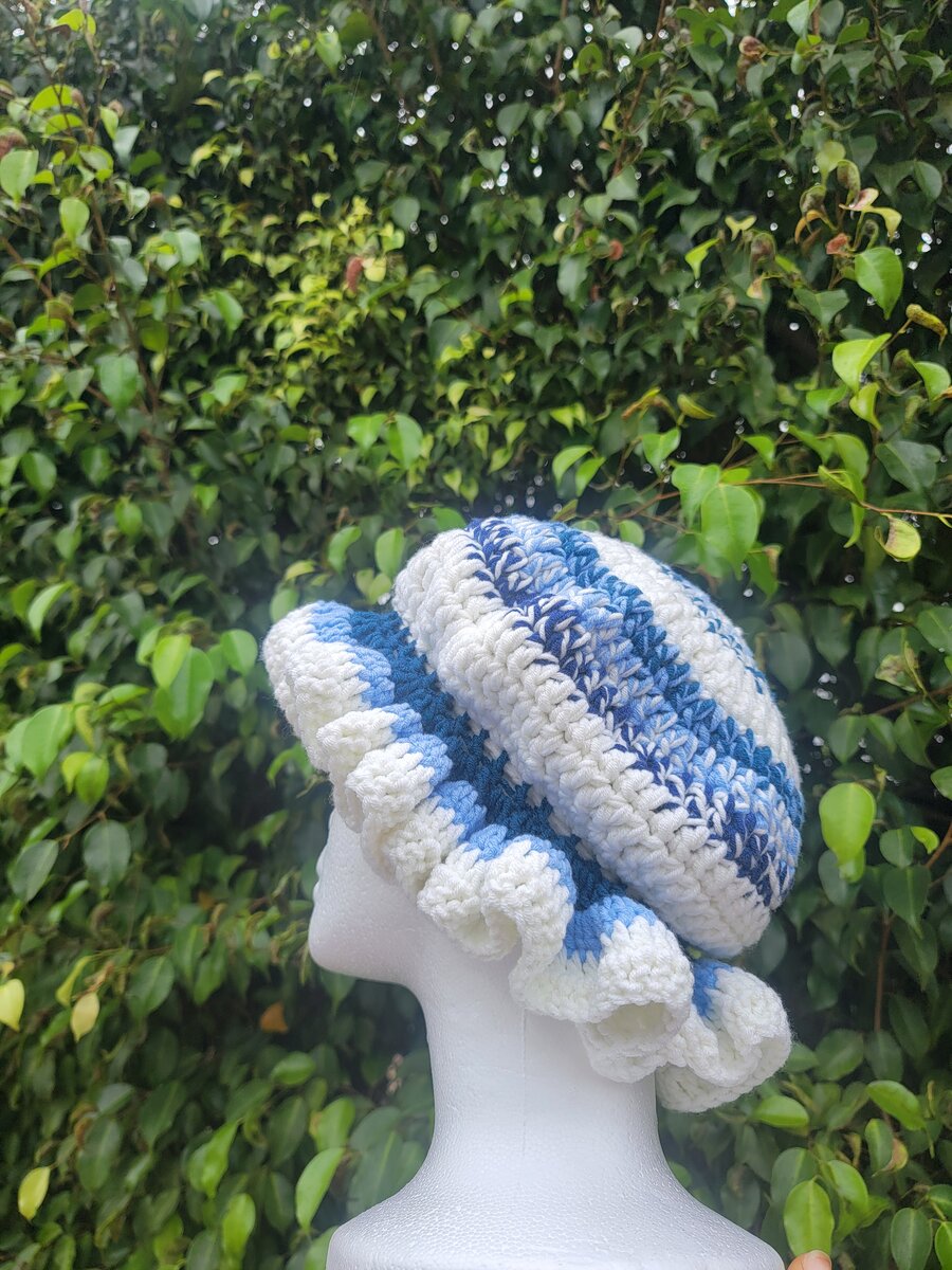 Crochet ruffle hat ( 2-tone)