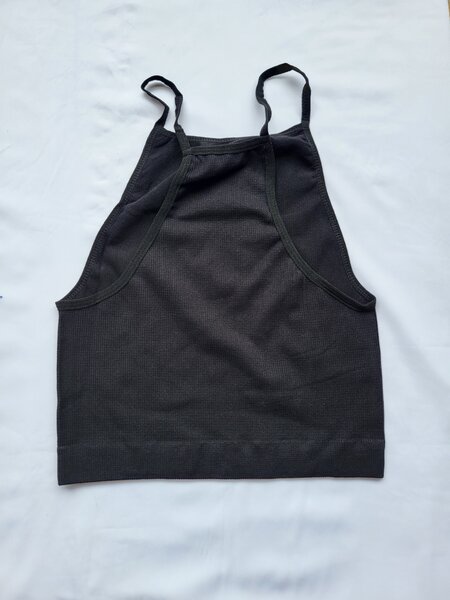 Haut noir bras mince