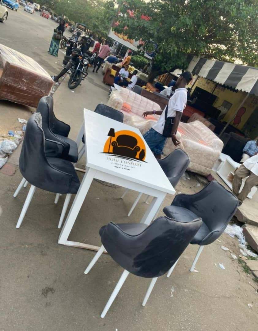 Table et chaises moderne