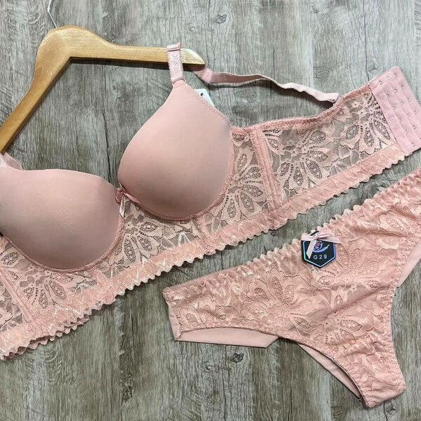 Ensemble de lingerie en dentelle