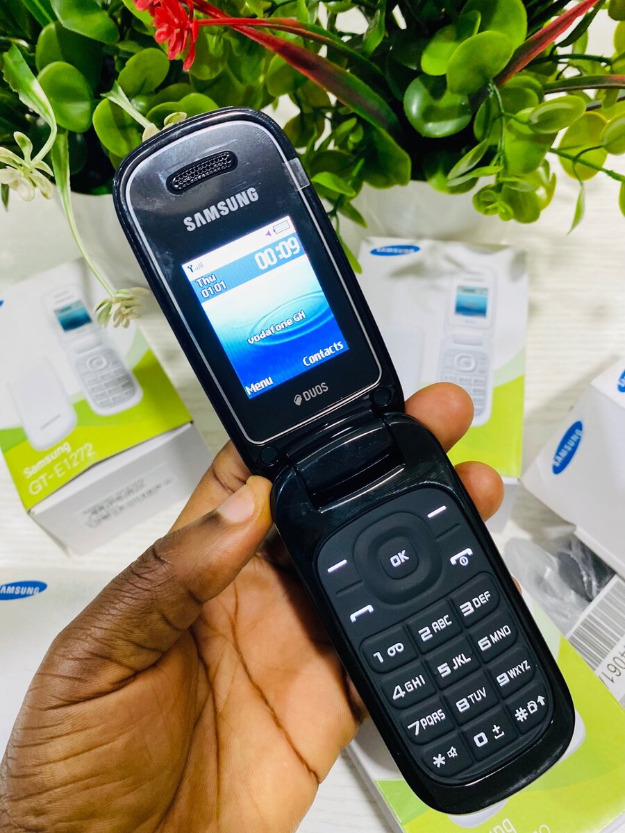 Samsung GT - E1272 black