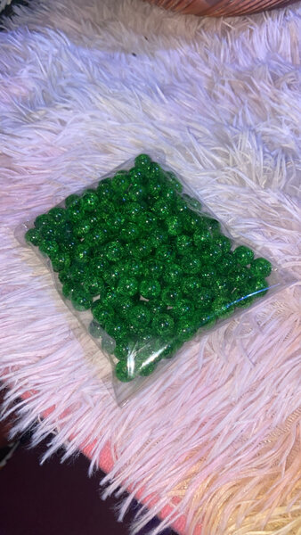 Perles vertes scintillantes