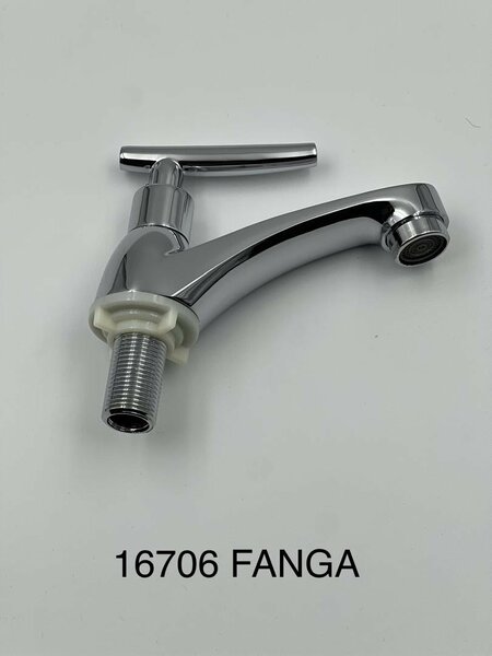 Robinet de lavabo en inox.