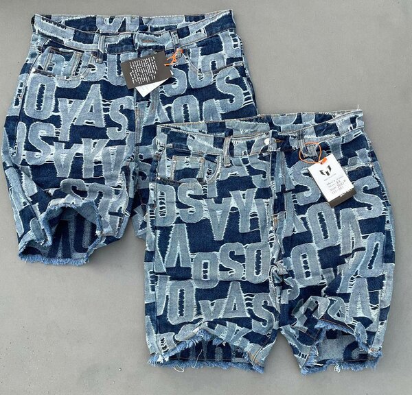 Shorts en denim à motifs