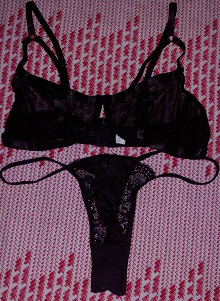 Ensemble lingerie en dentelle noire