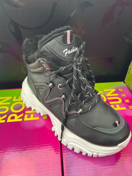 Зимние кроссовки