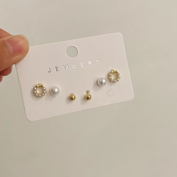 Non fade studded earrings sets
