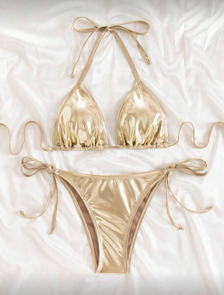 Bikini doré éblouissant