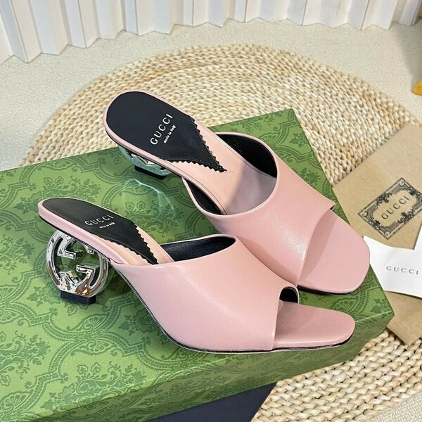 Heeled slipper