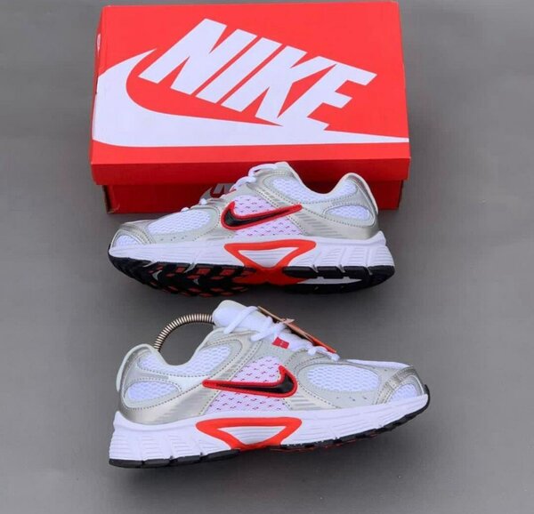 Nike Sneakers Blanc et Rouge