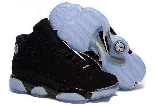 Chaussures de sport rouges et noires