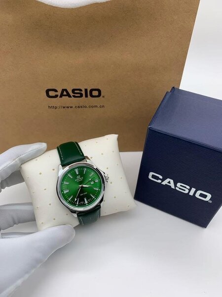Montre Casio verte élégante