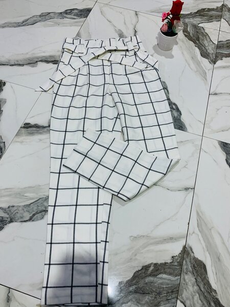 Strips trousers with belt