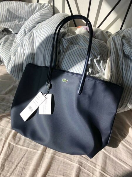 Lacoste bag avec fermeture
