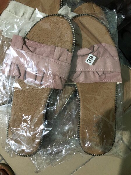 Women's Ruffle Slide Sandals