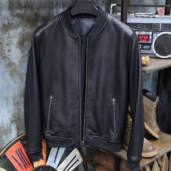 Куртка из экокожи. Качество отличное. Размер не подошел нам.