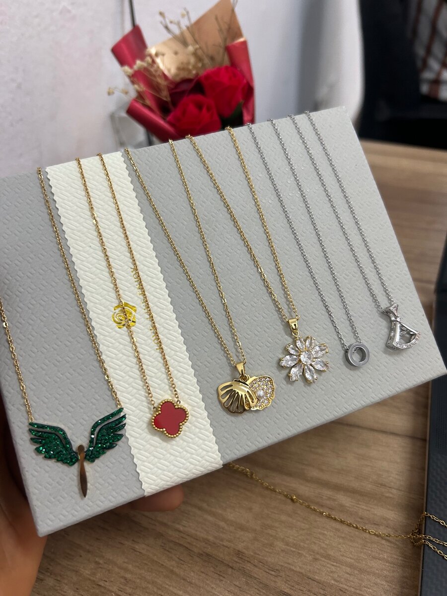 Casual necklaces