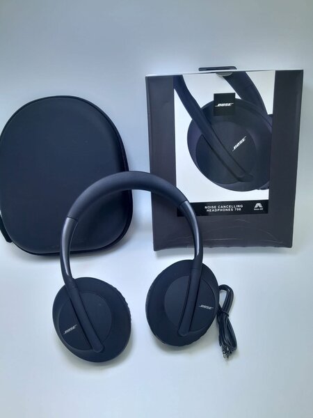 Casque Bluetooth Bose 700 muni dun sac