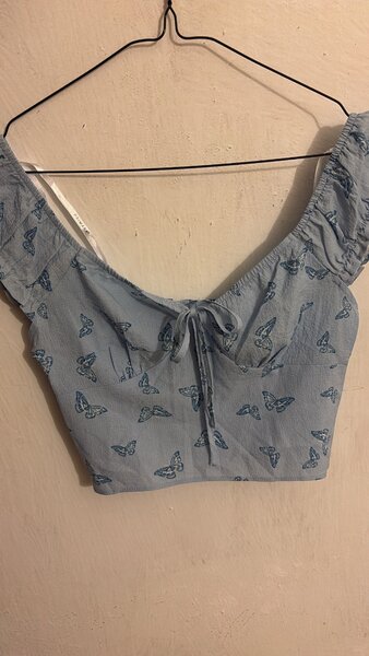 Top court à papillons