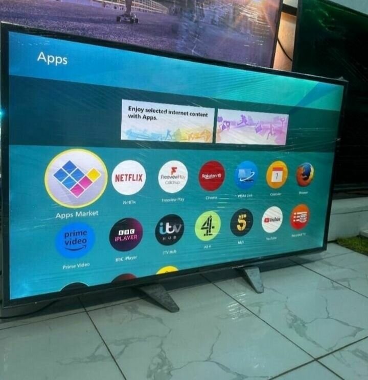50" PANASONIC SMART TELEVISION