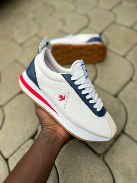 Sneakers en cuir élégants hommes