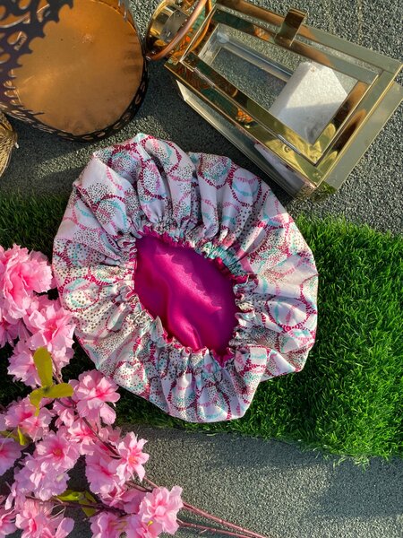 Bonnet en satin double face