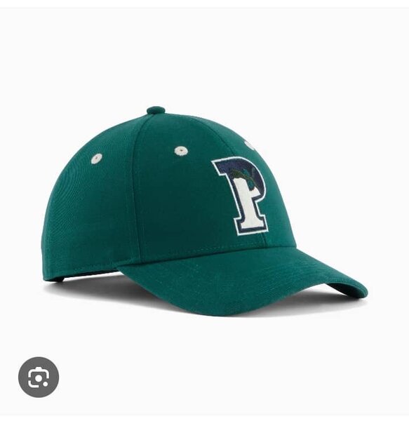 Casquette verte avec initiale
