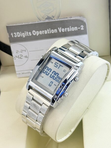 Montre digitale multifonction élégante